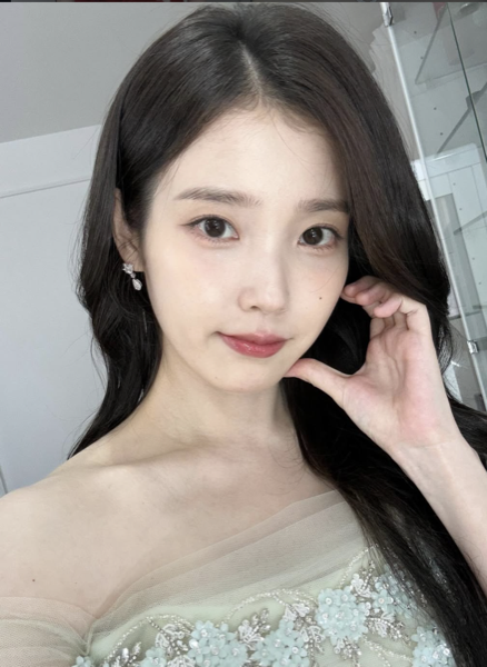 IU (아이유)